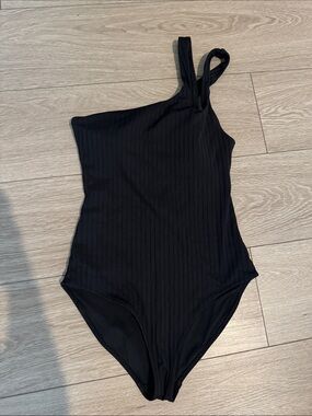 Women’s Black One-Shoulder One-Piece Swimsuit